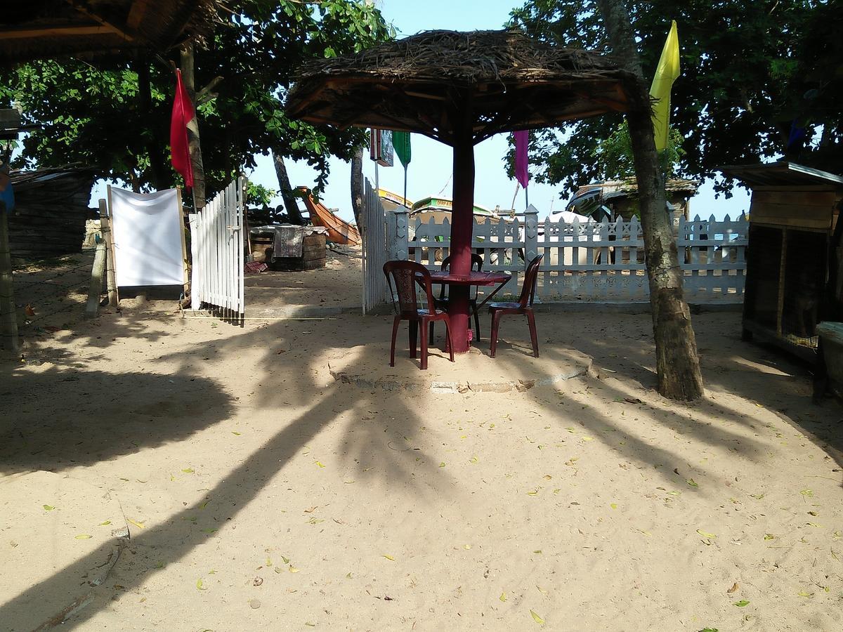Parei Beach Inn Tangalle Esterno foto